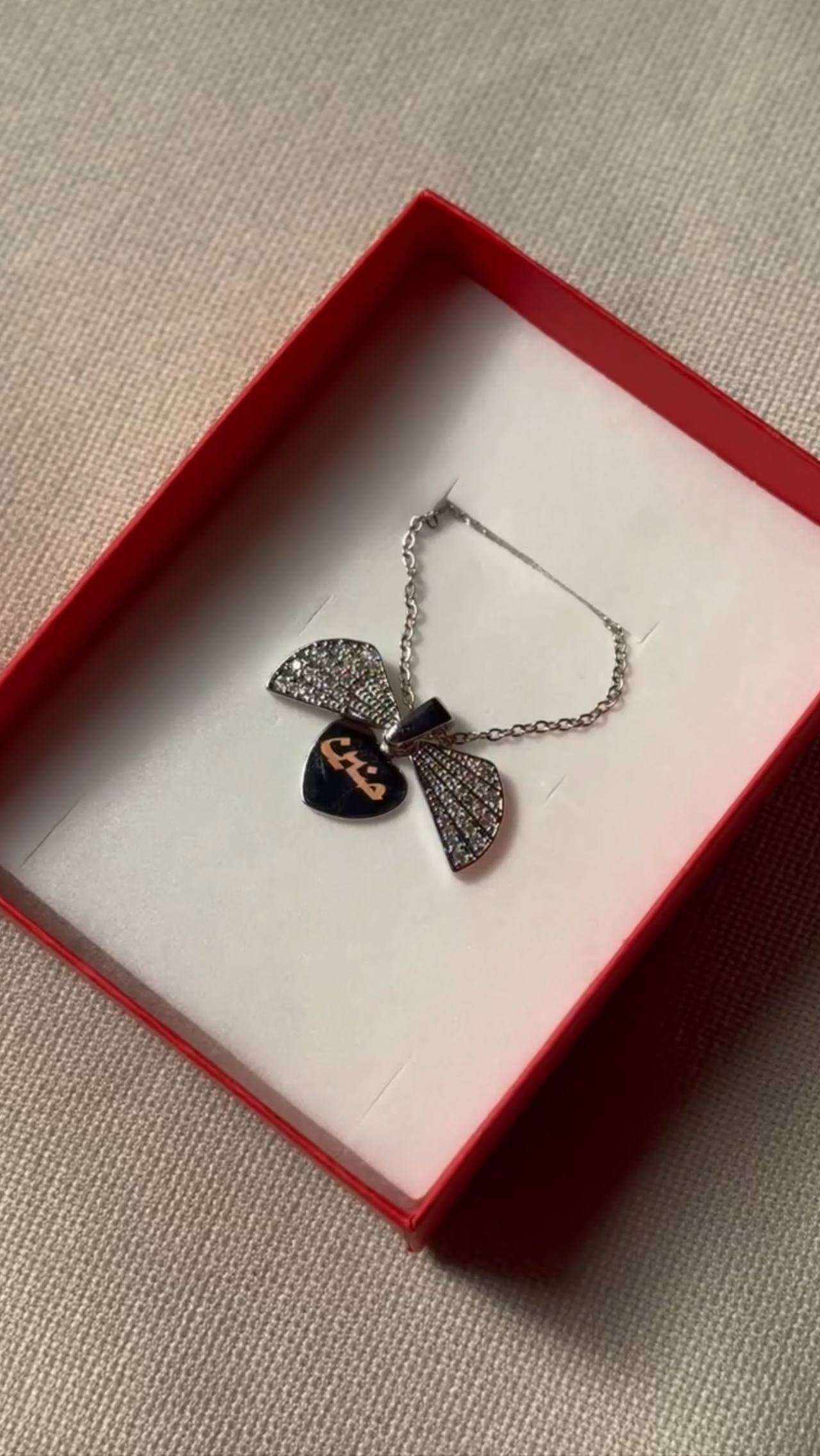 قلادة قلب مع نقش اسم