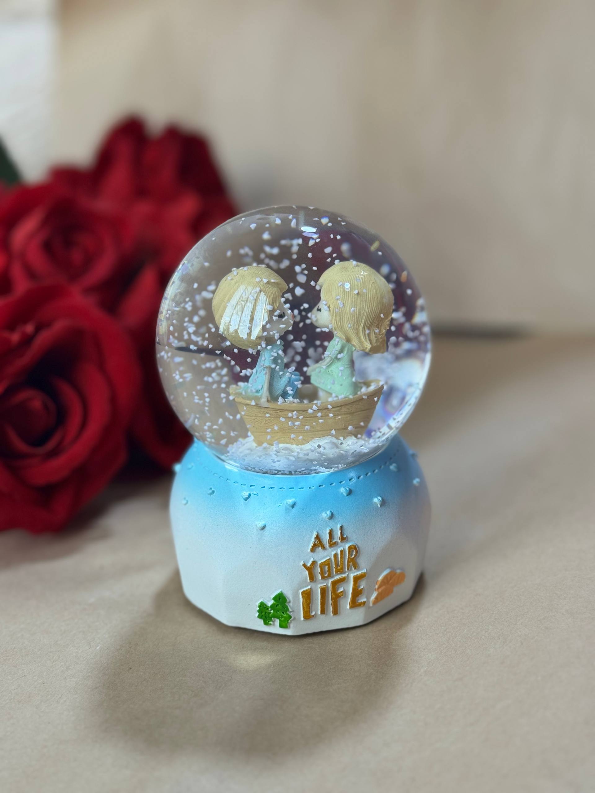 بلورة  زجاجيه مع موسيقى