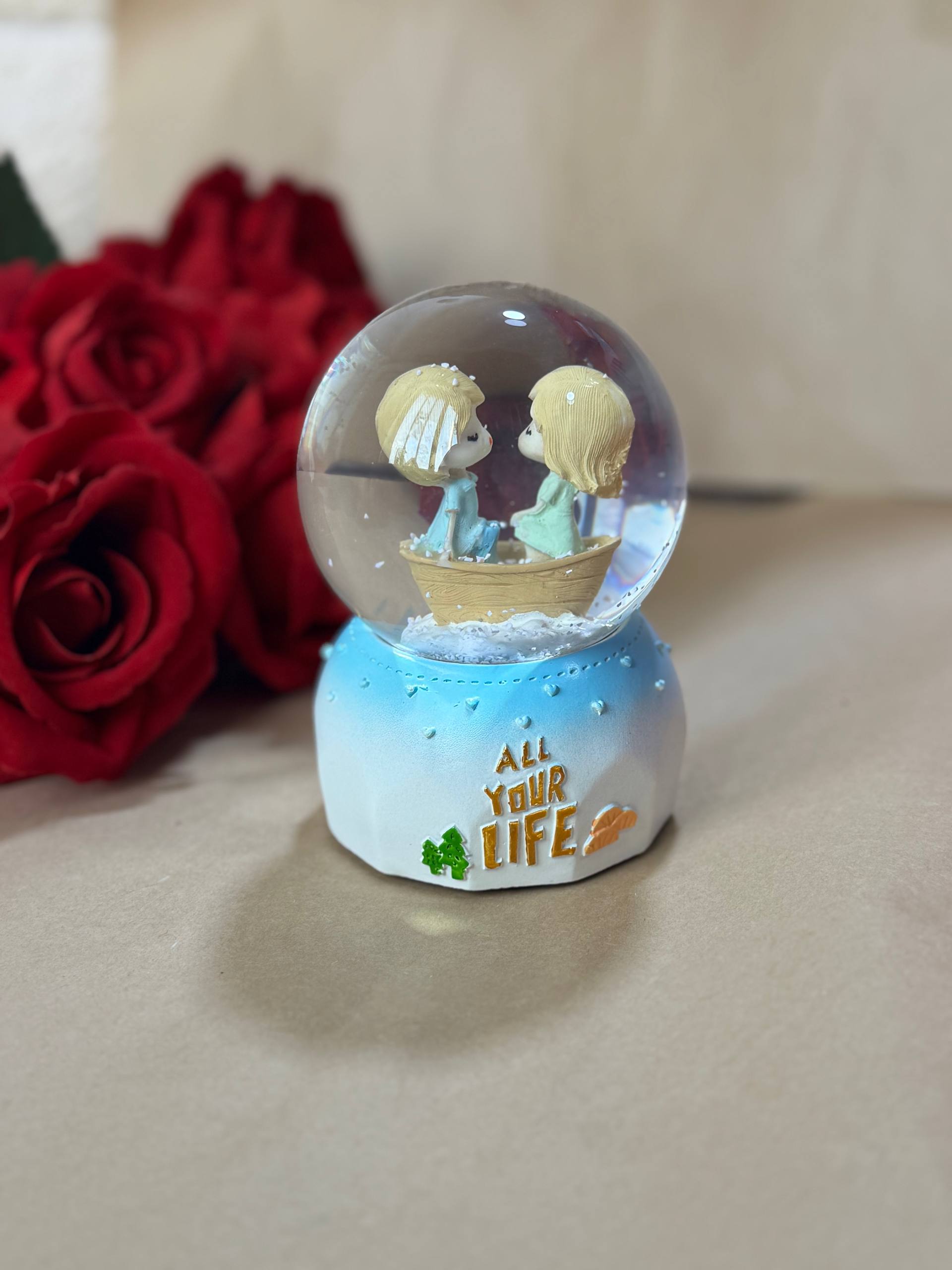 بلورة  زجاجيه مع موسيقى