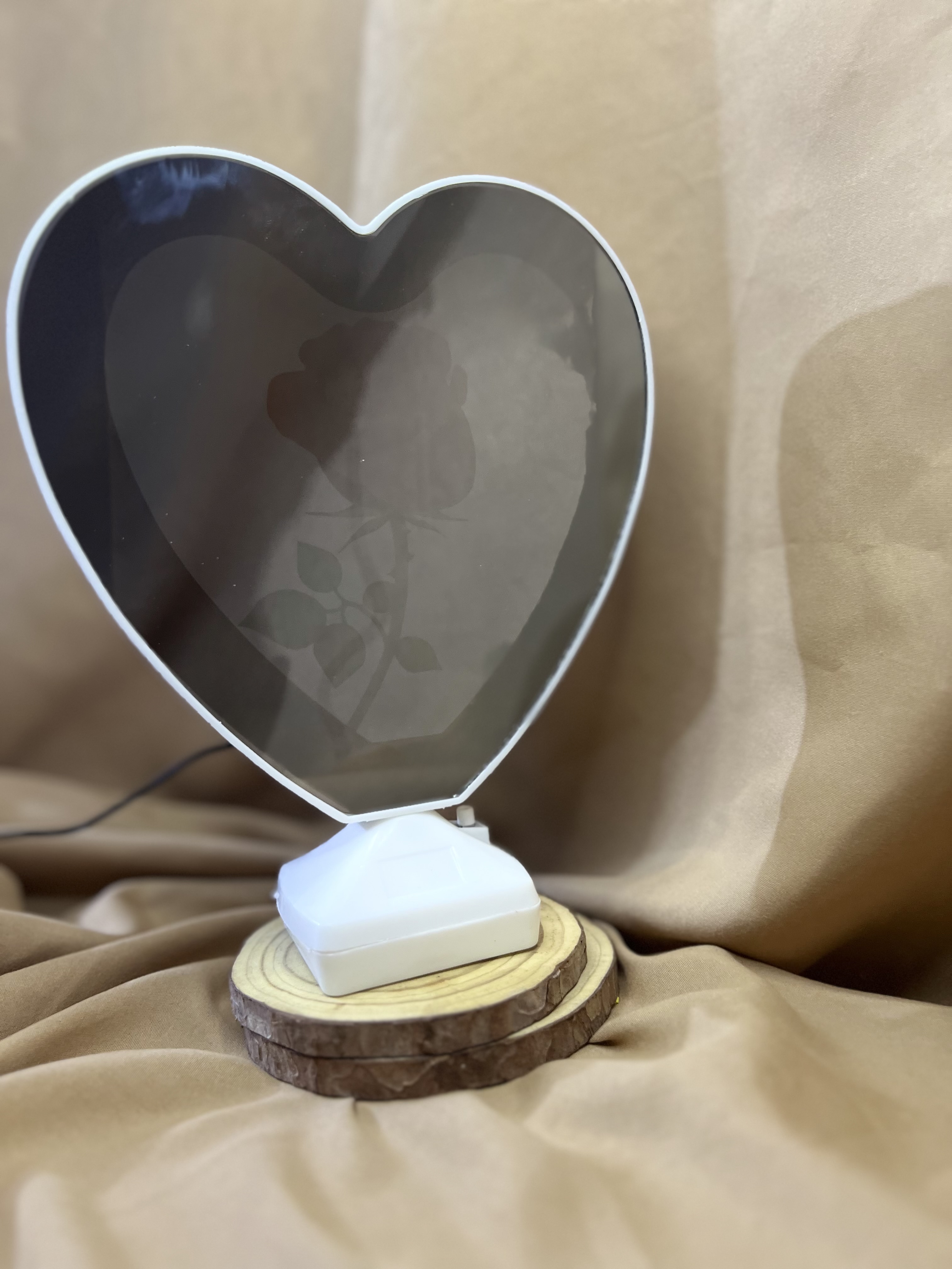 المرآه السحريه