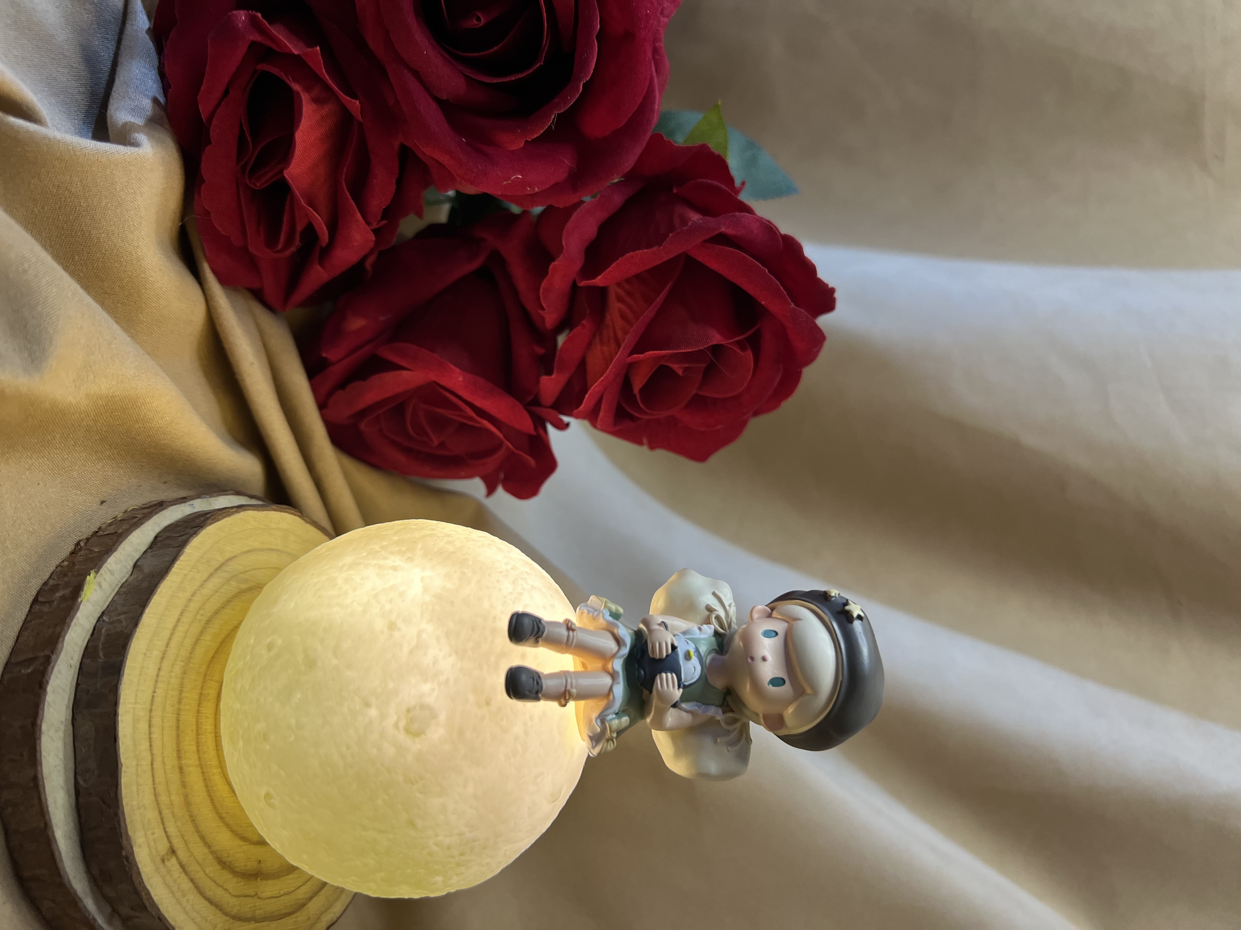 مصباح فتاة الكون