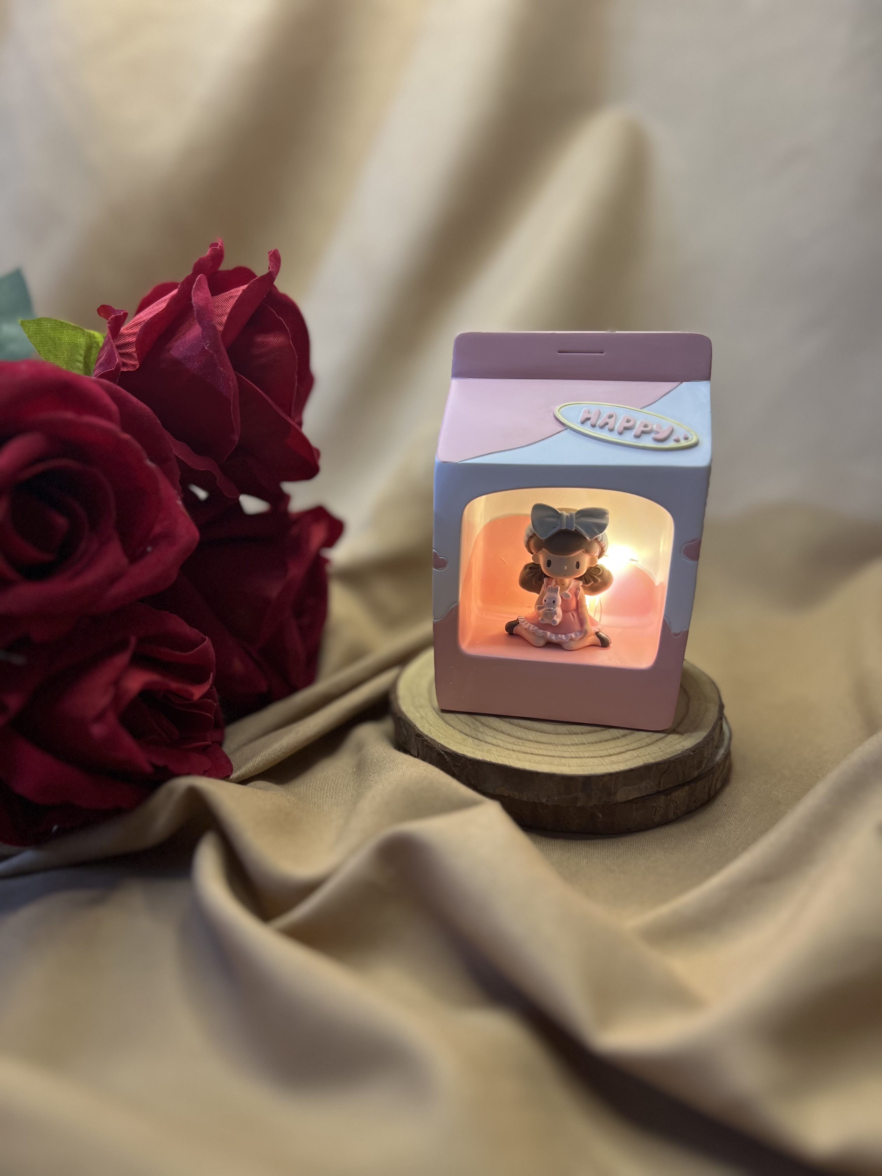 مصباح فتاة علبة الحليب